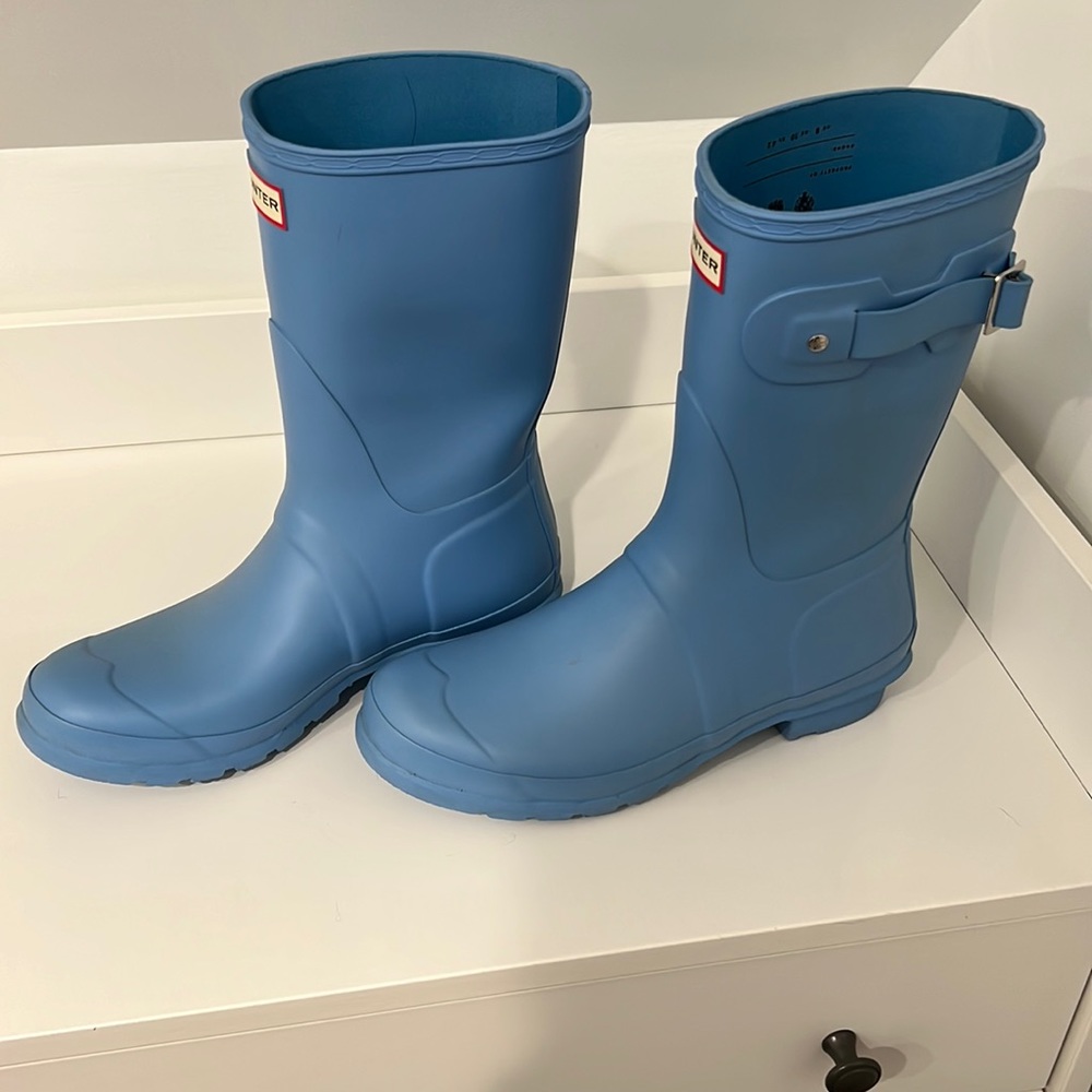 Light blue hunter short rain boots
